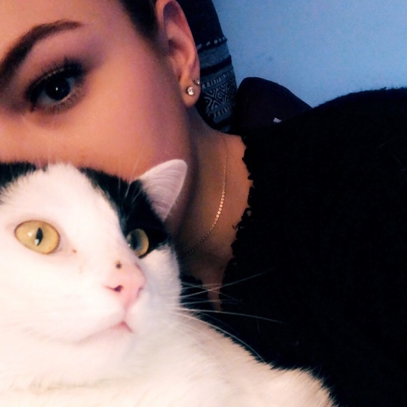 Meet your Posher, Abigail - Picture 1 of 1